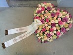 Trauerfloristik Herz 50/50 cm mit Schleife